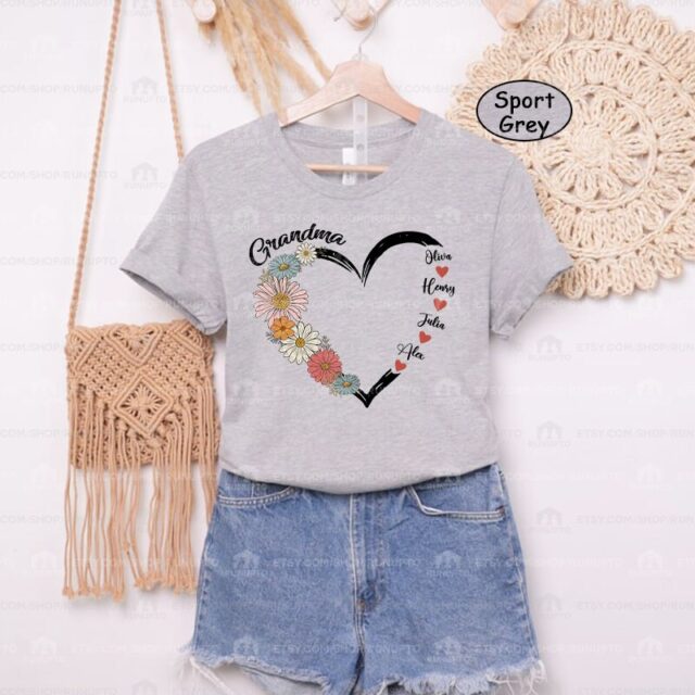 Floral Mama Shirt – Personalized Grandma Heart Shirt with Kids’ Names