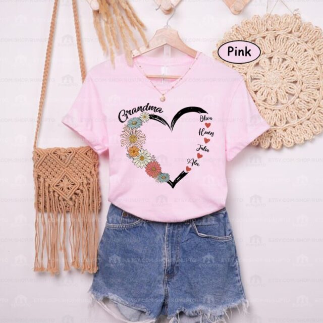 Floral Mama Shirt – Personalized Grandma Heart Shirt with Kids’ Names