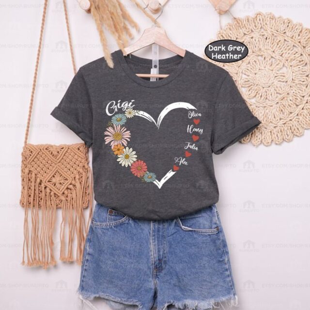 Floral Mama Shirt – Personalized Grandma Heart Shirt with Kids’ Names