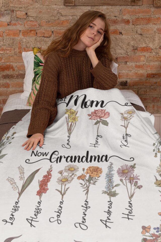 Personalized First Mom Now Grandma Blanket – Custom Birth Month & Grandkid Names