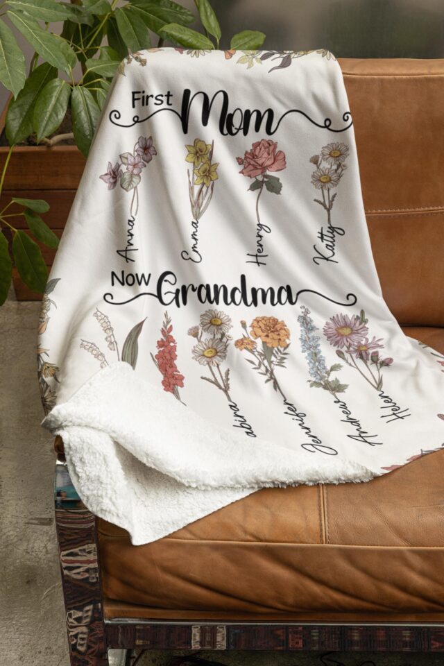 Personalized First Mom Now Grandma Blanket – Custom Birth Month & Grandkid Names