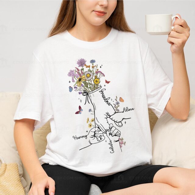 Personalized Grandma Shirt – Holding Kids’ Hands & Wildflower Design