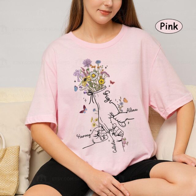 Personalized Grandma Shirt – Holding Kids’ Hands & Wildflower Design