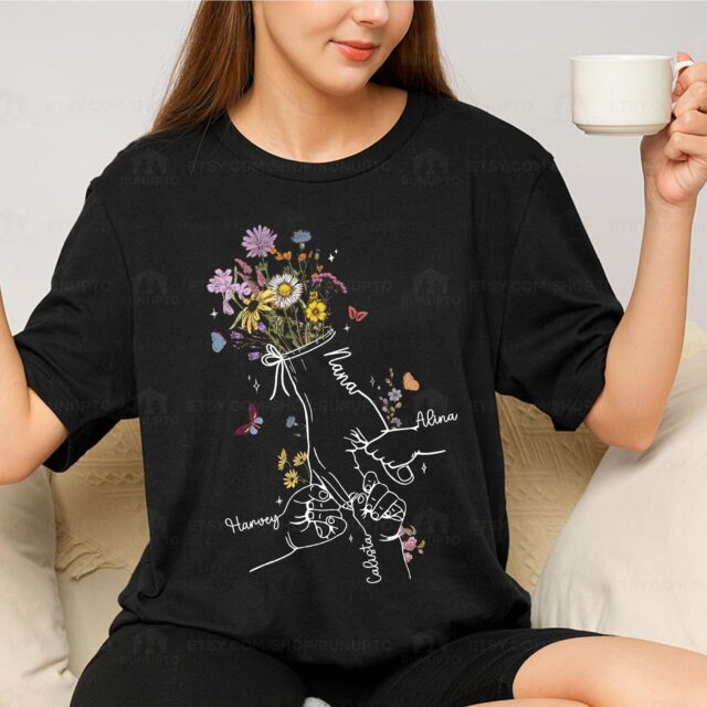 Personalized Grandma Shirt – Holding Kids’ Hands & Wildflower Design