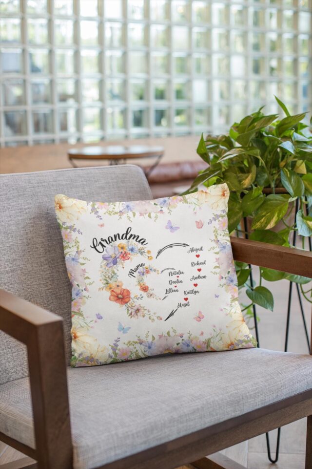 Personalized Grandma Heart Pillow – Custom Gift with Kids & Grandkids’ Names