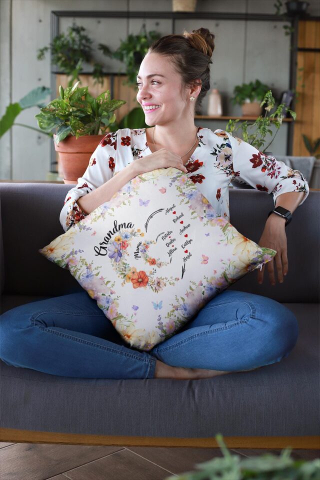 Personalized Grandma Heart Pillow – Custom Gift with Kids & Grandkids’ Names