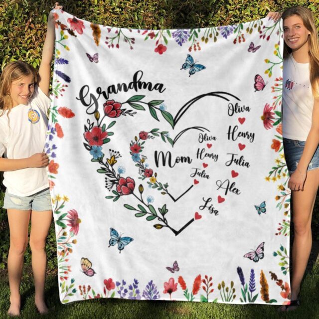 Personalized Grandma Heart Blanket – Custom Mom & Grandma Gift with Grandkids, Mother’s Day Blanket