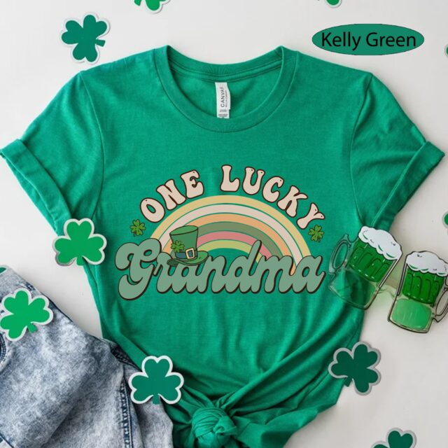Grandma St. Patrick’s Day Shirt – One Lucky Grandma Retro Matching Family Tee