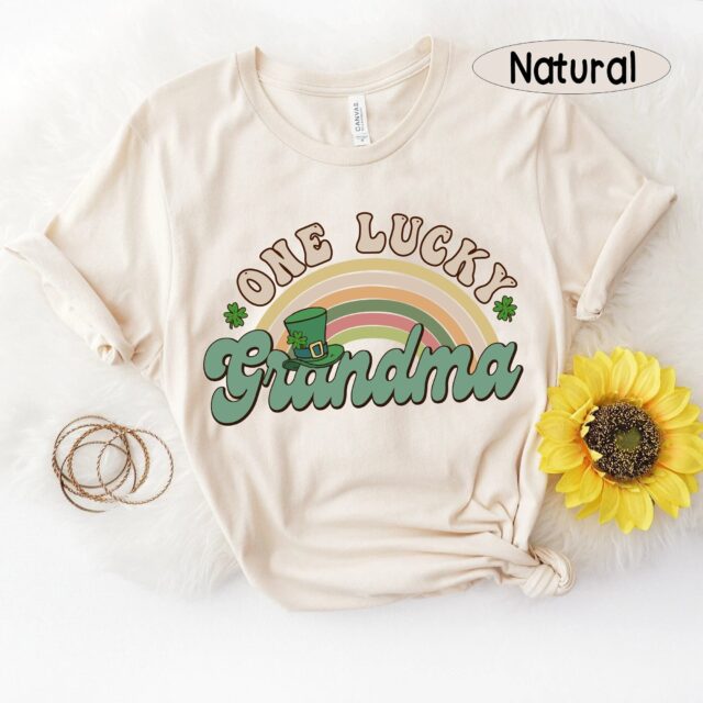 Grandma St. Patrick’s Day Shirt – One Lucky Grandma Retro Matching Family Tee