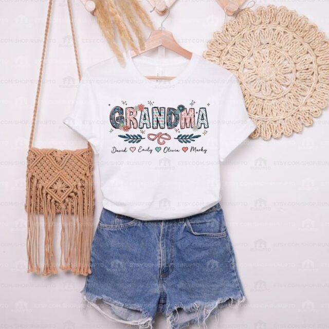 Floral Mama Shirt – Custom Grandma Shirt with Kids’ Names for Mother’s Day
