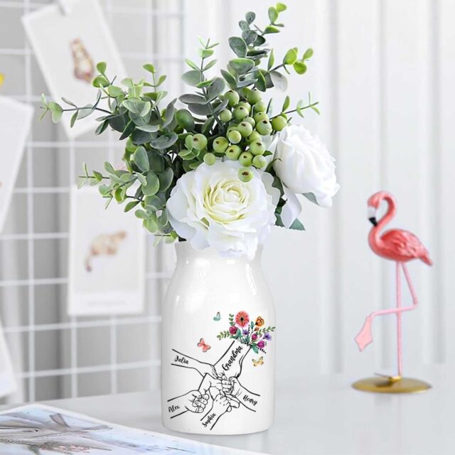 Custom Grandma Flower Vase – Holding Hands with Kid Names