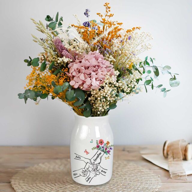 Custom Grandma Flower Vase – Holding Hands with Kid Names