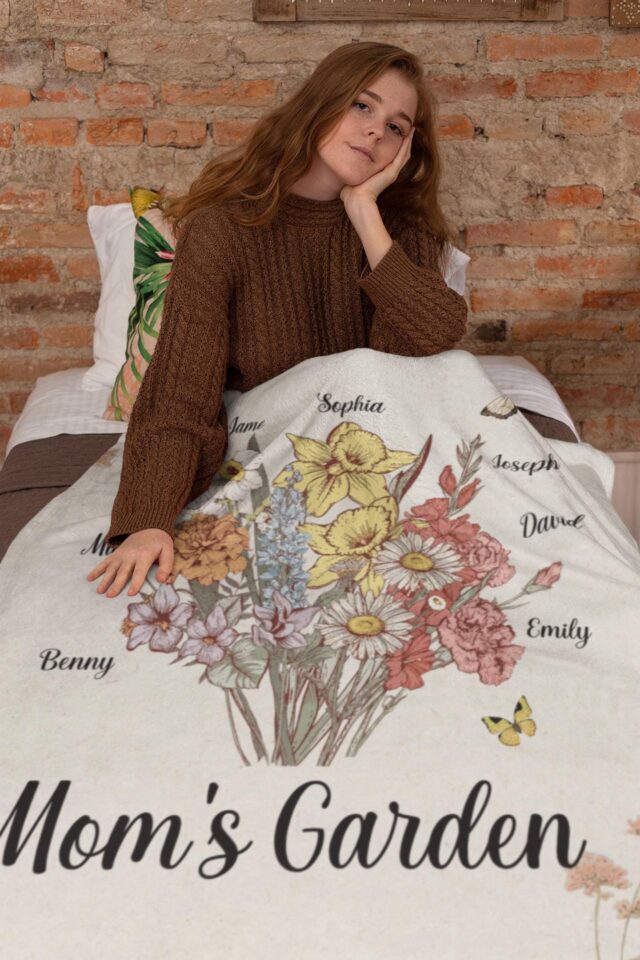 Personalized Mom’s Garden Blanket – Custom Birth Month Flower Blanket for Grandma