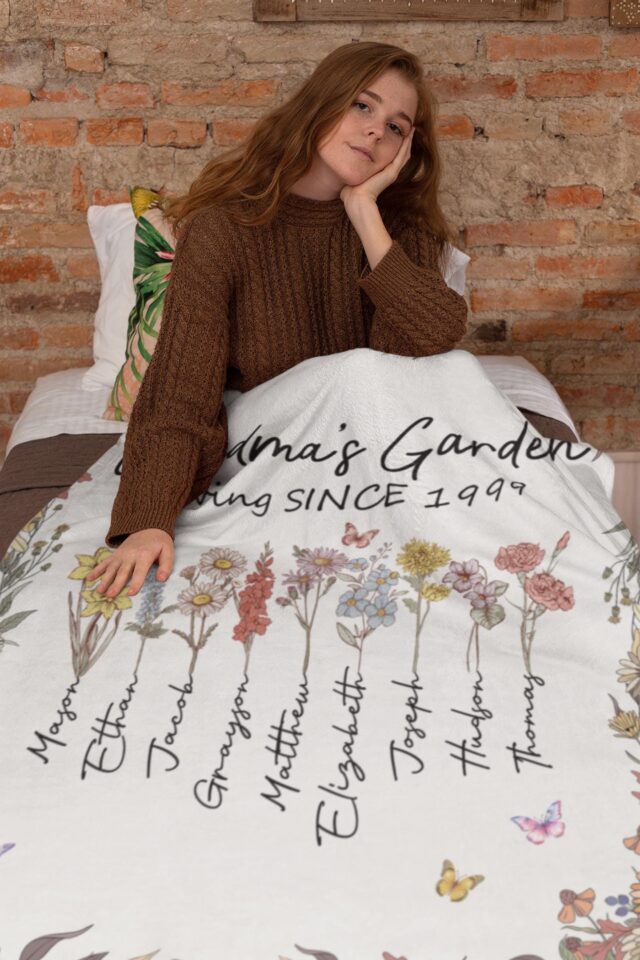 Custom Birth Month Flowers Grandma Blanket – Personalized Grandma’s Garden with Grandkids’ Names