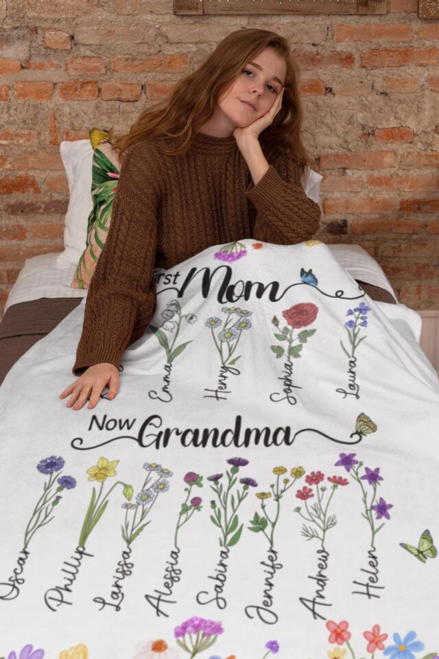 Custom First Mom Now Grandma Blanket – Personalized Birth Flower Blanket with Grandkids’ Names