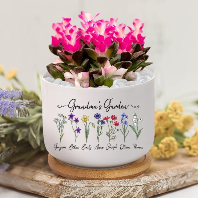 Personalized Birth Month Flowers Grandma Plant Pot – Custom Garden Gift with Grandkids’ Names