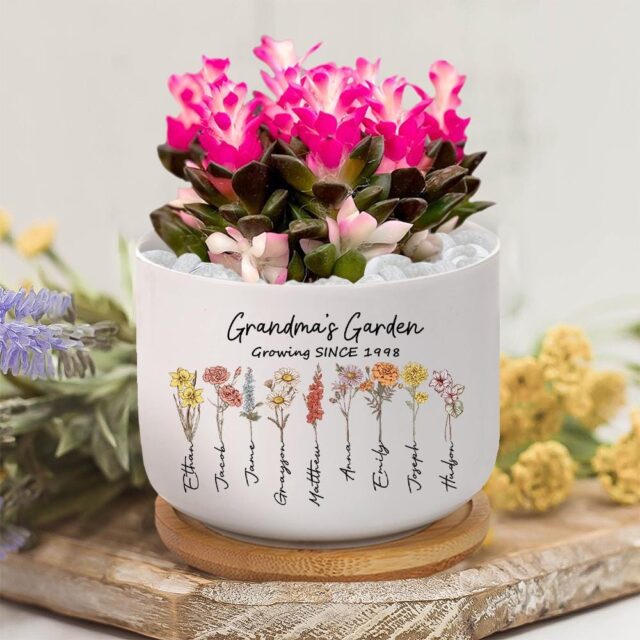 Personalized Grandma’s Garden Plant Pot – Custom Birth Month Flowers for Mother’s Day