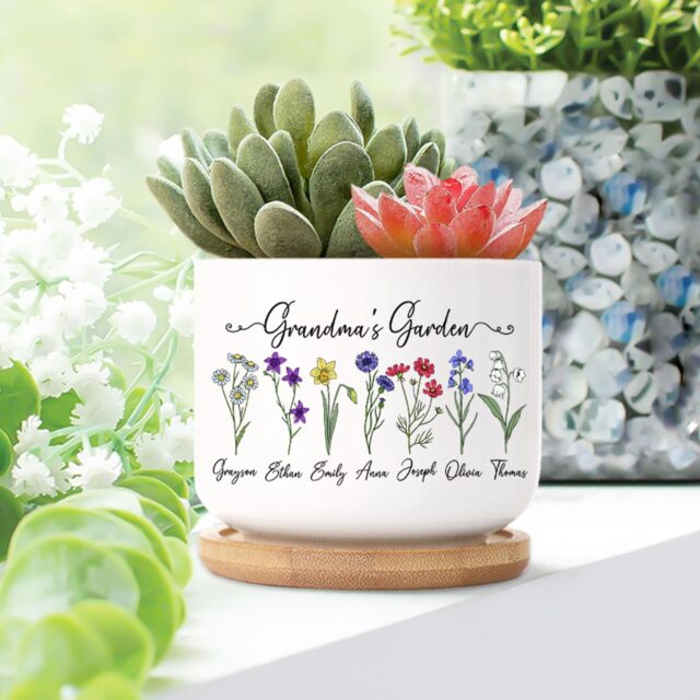 Personalized Birth Month Flowers Grandma Plant Pot – Custom Garden Gift with Grandkids’ Names