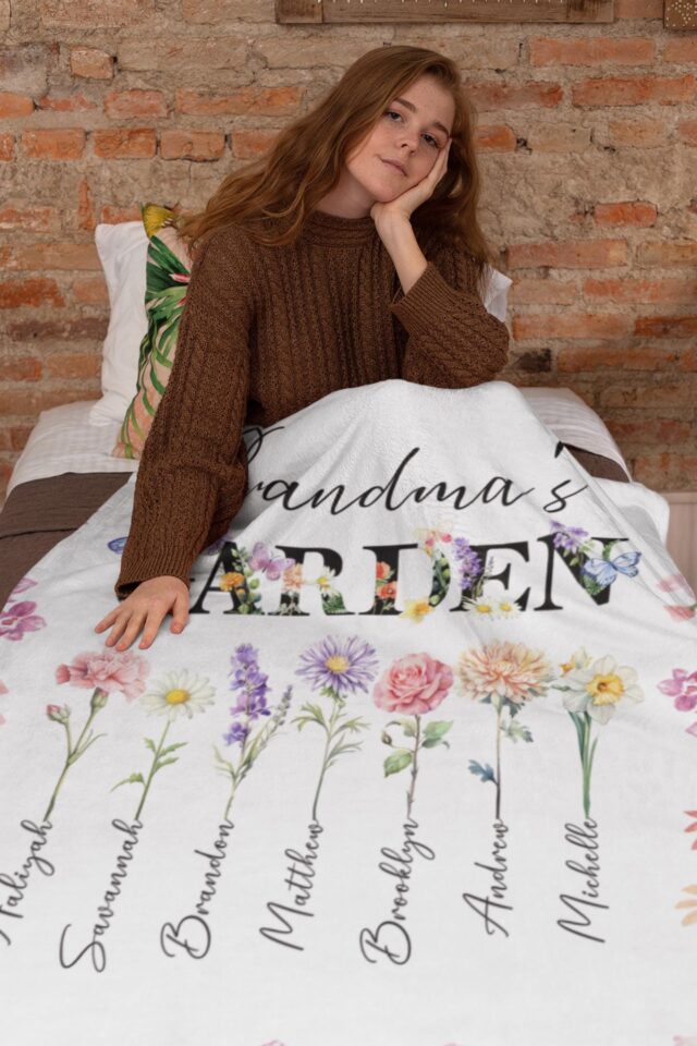 Personalized Grandma’s Garden Blanket – Custom Birth Month Flowers & Grandkids’ Names for Mother’s Day